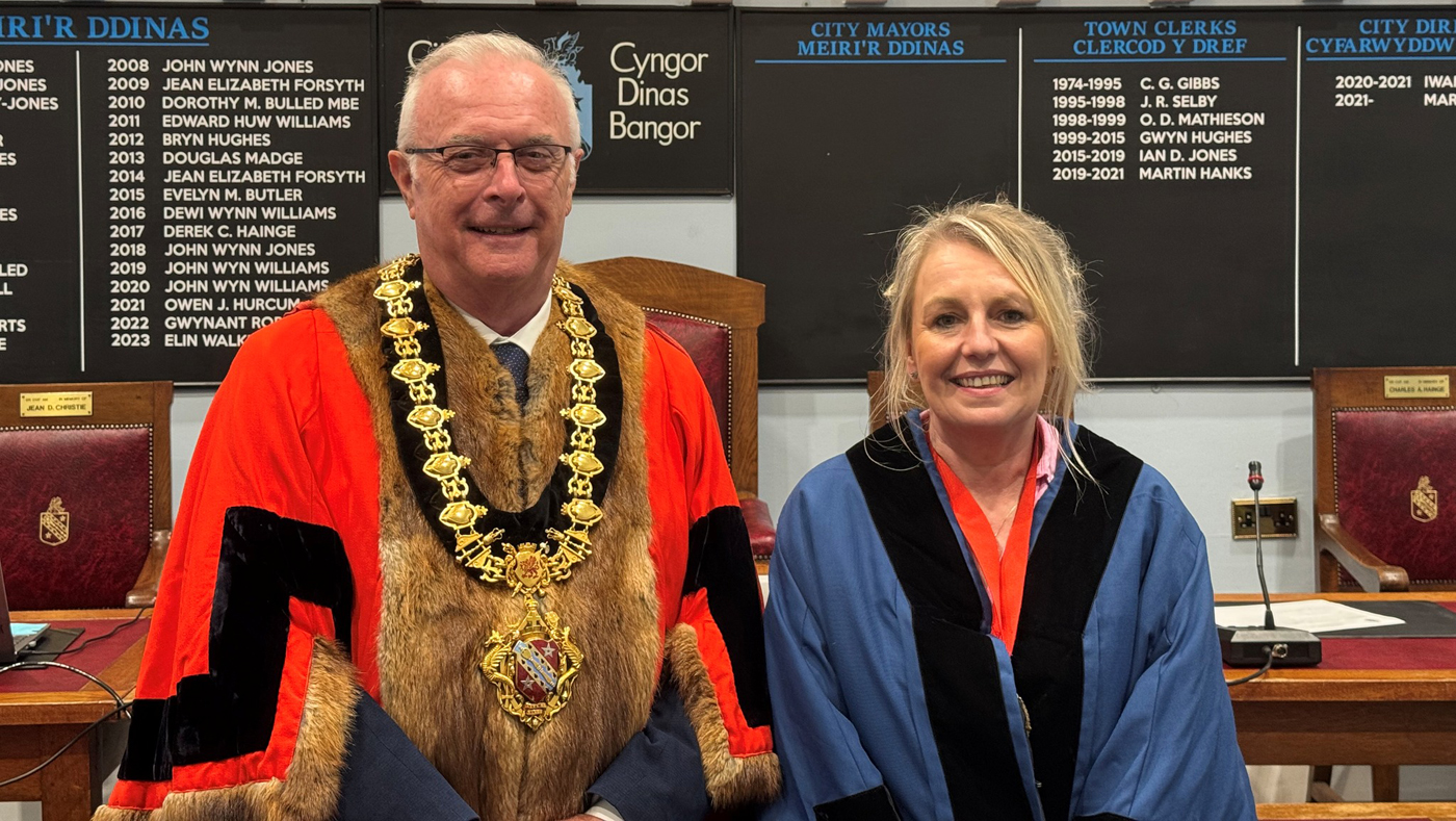 Medwyn Hughes ac Delyth Russell